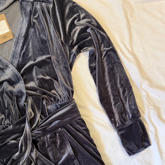 Elegant Long Sleeve Gray velvet Maxi Dress - Picture 8 of 12